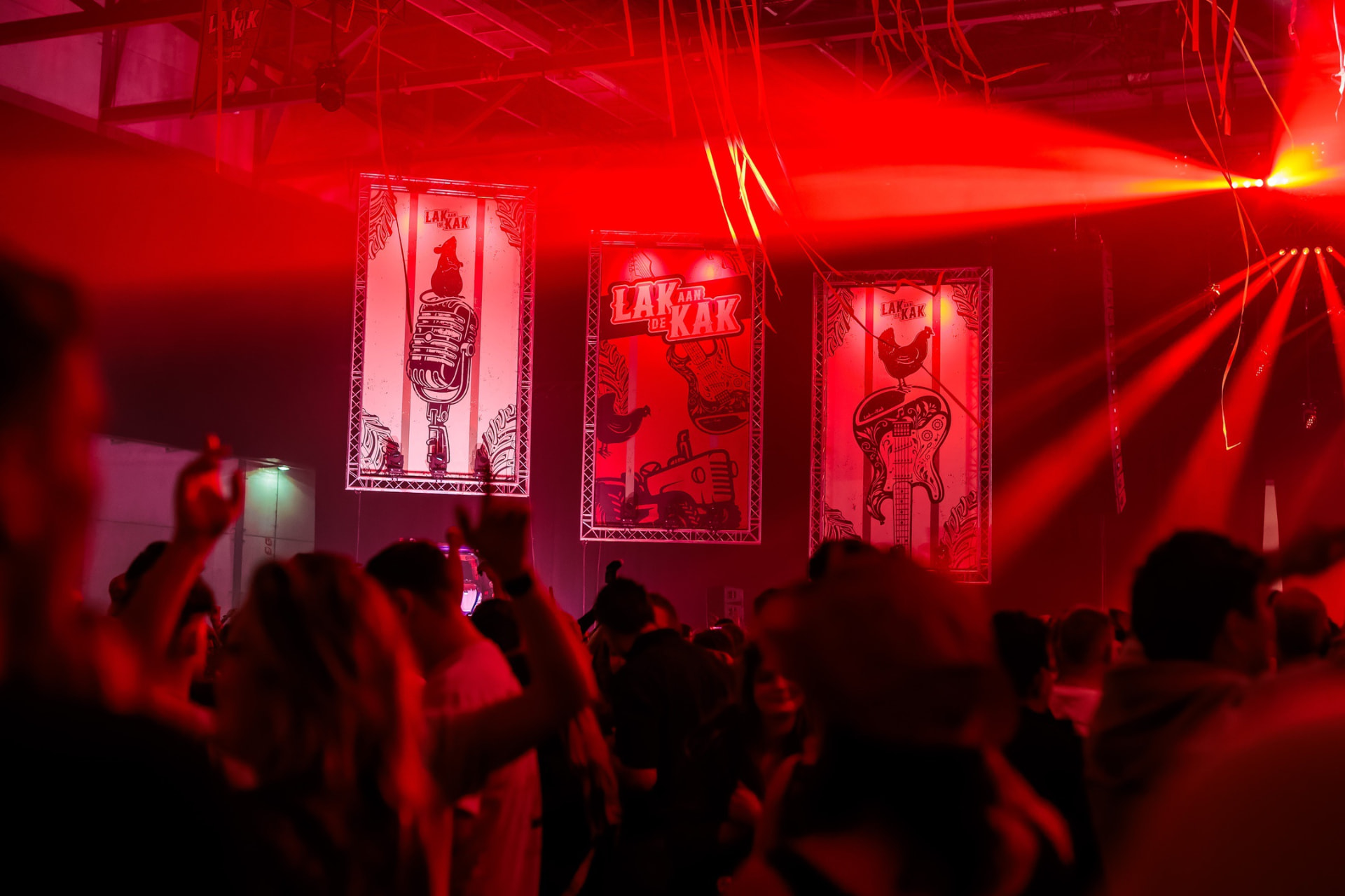 Publiek in rood licht